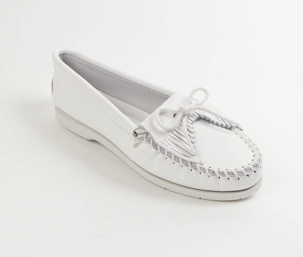 Womens Minnetonka White Smooth Kilty Unbeaded Moccasin